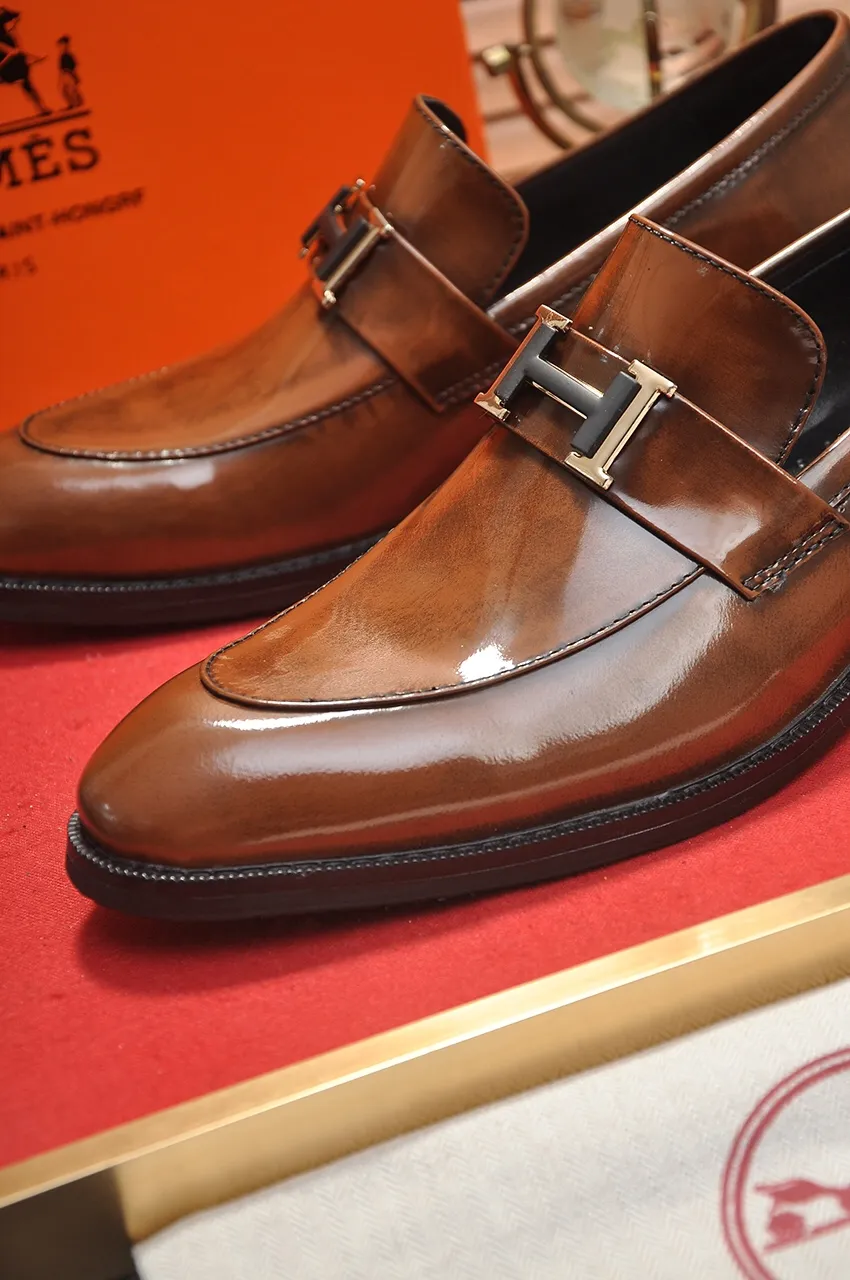 Men's shoes💰460💶[HERMES] (sheepskin lining)🍀Italian top luxury🍀He does not pursue novel styles and gorgeous colors, but attracts the favor of successful men with his flawless, elegant and classic style! This very, very comfortable, simple and stable style makes it easy to match any style! The pattern is absolutely 1:1 refined from the original case, and we strive for excellence in materials, imported cowhide + sheepskin lining💪💪💪extraordinary texture👍! .Black Brown Size: 38-45 (45 customized)